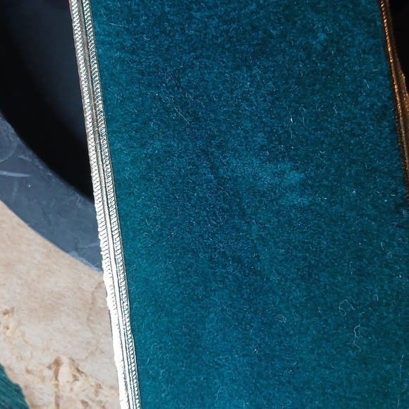 GREEN VELVET HOLIDAY RIBBON - Picture 5 of 7